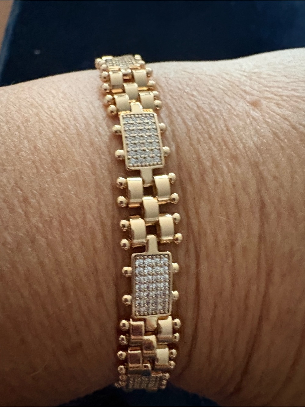 Elegant Yellow Gold Pave Link Bracelet - BM1027